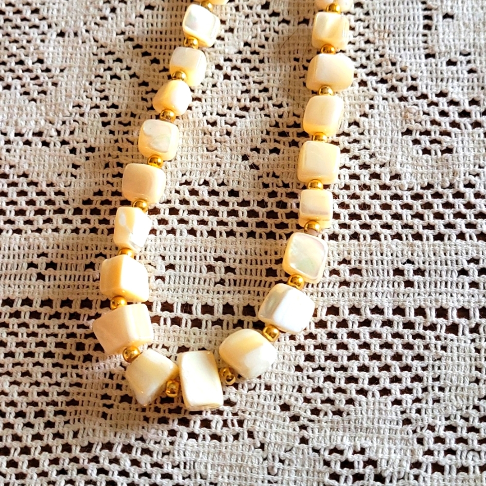Vintage beaded single strand necklace
